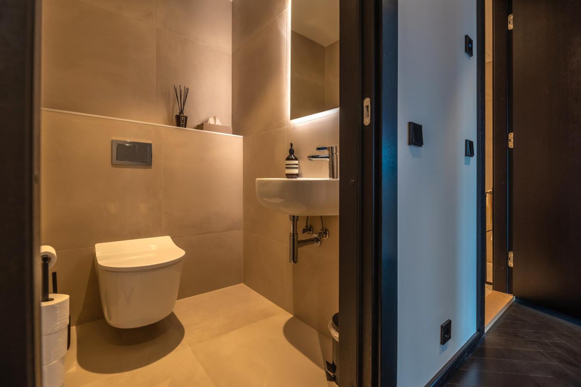 Huoneisto Luxury Seaside Penthouse With A View Of The Old Town